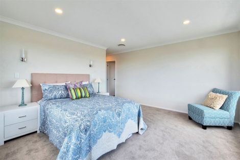 Photo of property in 1 Huahua Crescent, Papakura, 2110