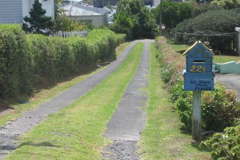 Photo of property in 1/221 Wairau Road, Totara Vale, Auckland, 0627
