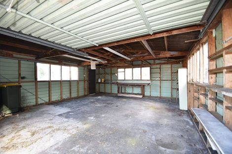 Photo of property in 52 Beaubank Road, Kelston, Auckland, 0602