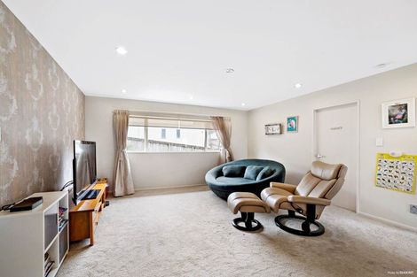 Photo of property in 17 Bintulu Place, Fairview Heights, Auckland, 0632