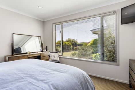 Photo of property in 2/30 Ingle Avenue, Waipahihi, Taupo, 3330