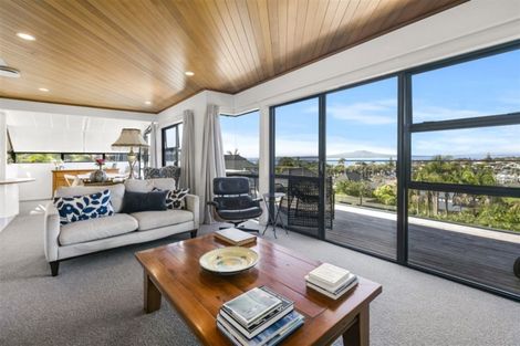Photo of property in 2/11 Seaview Road, Castor Bay, Auckland, 0620