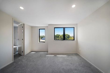 Photo of property in 8/2 Nikau Street, New Lynn, Auckland, 0600