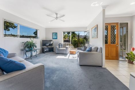 Photo of property in 1/8 Solana Court, Botany Downs, Auckland, 2010