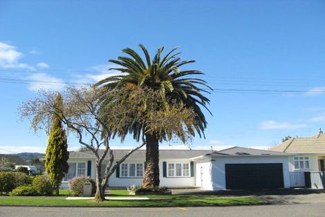 Photo of property in 76 Queenwood Road, Levin, 5510