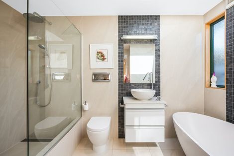 Photo of property in 34 Oroua Street, Eastbourne, Lower Hutt, 5013