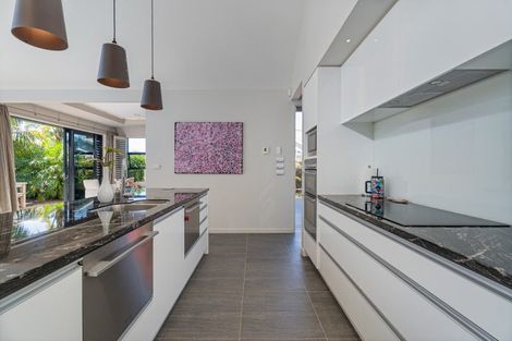 Photo of property in 8 Sara Way, Whitianga, 3510