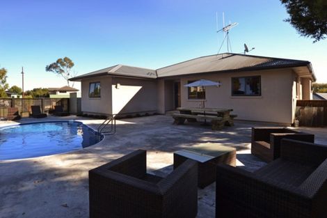 Photo of property in 2 Knox Place, Leamington, Cambridge, 3432