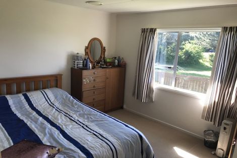 Photo of property in 41a Horokiwi Road West, Newlands, Wellington, 6037