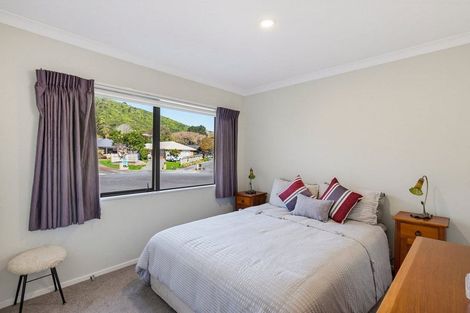 Photo of property in 4 Balmerino Grove, Waikanae, 5036