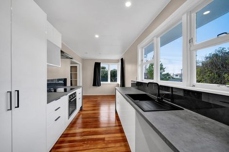 Photo of property in 9 Pacey Avenue, Hawera, 4610