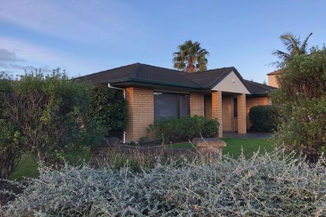 Photo of property in 91 Moyrus Crescent, East Tamaki Heights, Auckland, 2016