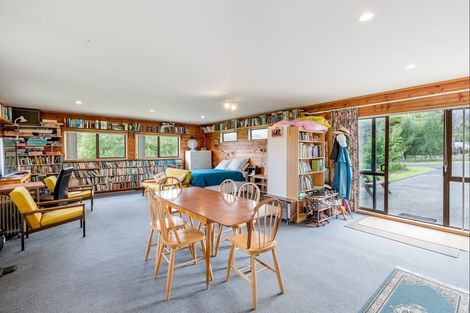 Photo of property in 143 Whangaparaoa Road, Red Beach, 0932