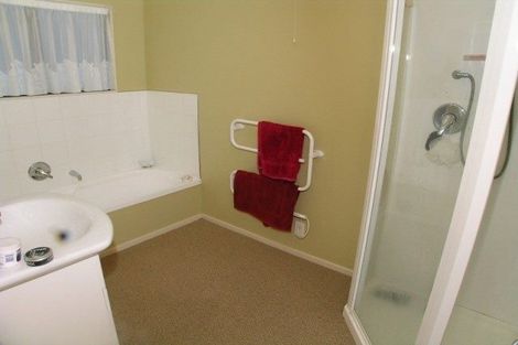 Photo of property in 5b Bishops Glen, Tawa, Wellington, 5028