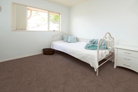 Photo of property in 3/39 Wade River Road, Stanmore Bay, Whangaparaoa, 0932