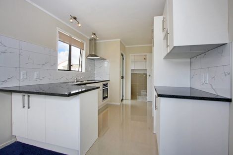 Photo of property in 16 Antalya Place, Manurewa, Auckland, 2102