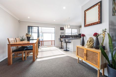 Photo of property in 121 Godley Road, Green Bay, Auckland, 0604