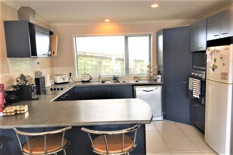 Photo of property in 100 George Deane Place, Greenhithe, Auckland, 0632