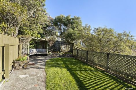 Photo of property in 1 Grove Road, Kelburn, Wellington, 6012