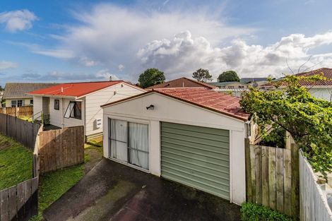 Photo of property in 2/14 Hatherley Place, Clendon Park, Auckland, 2103