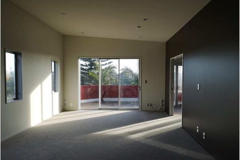 Photo of property in 657 Beach Road, Rothesay Bay, Auckland, 0630