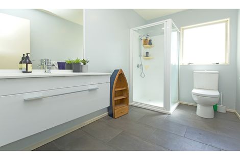 Photo of property in 3/39 Wade River Road, Stanmore Bay, Whangaparaoa, 0932