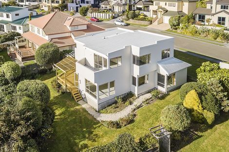 Photo of property in 2 Glengavel Grove, Papakowhai, Porirua, 5024