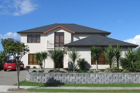 Photo of property in 33 Waimanu Bay Drive, Te Atatu Peninsula, Auckland, 0610