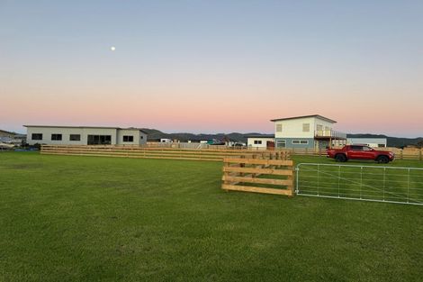 Photo of property in 130 Ti Kouka Crescent, Matarangi, Whitianga, 3592