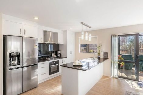 Photo of property in 25 Kereru Rise, Papakura, 2110