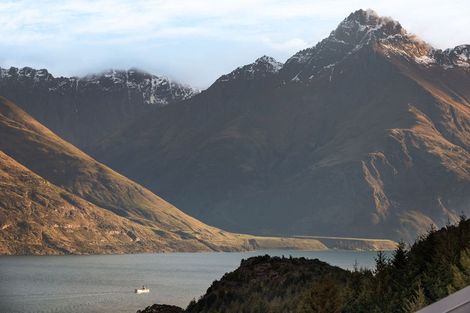 Photo of property in 38 Dart Place, Fernhill, Queenstown, 9300