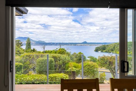 Photo of property in 19 Te Urunga Place, Acacia Bay, Taupo, 3330
