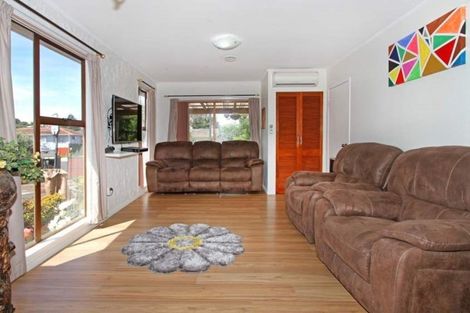 Photo of property in 29 Kelman Road, Kelston, Auckland, 0602