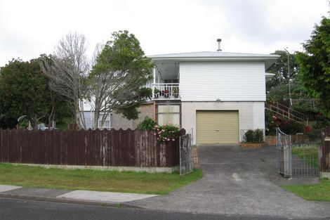 Photo of property in 24 Tawavale Crescent, Totara Vale, Auckland, 0629