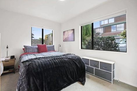 Photo of property in 27a Sunderlands Road, Half Moon Bay, Auckland, 2012