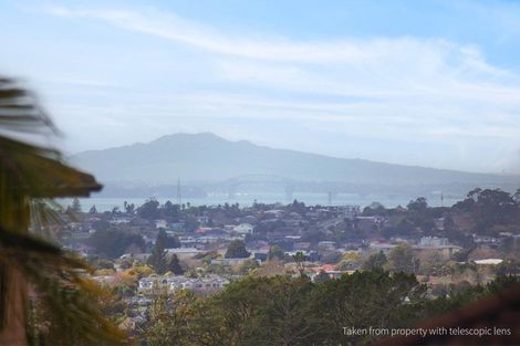 Photo of property in 111 Lake Panorama Drive, Henderson Valley, Auckland, 0612