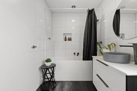 Photo of property in 75 Mcdonnell Road, Arrowtown, 9302