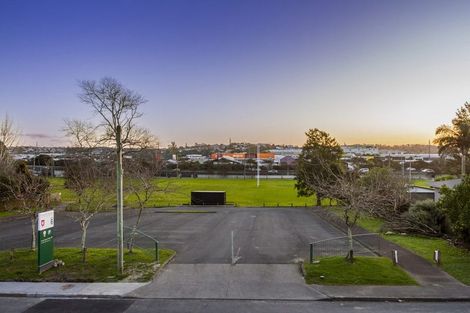Photo of property in 70a Bond Crescent, Forrest Hill, Auckland, 0620