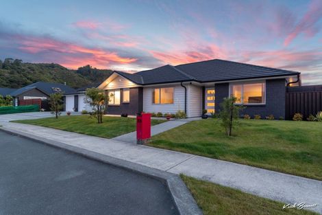 Photo of property in 33 Buddle Road, Wallaceville, Upper Hutt, 5018
