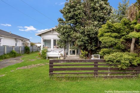 Photo of property in 115 Cornfoot Street, Castlecliff, Whanganui, 4501