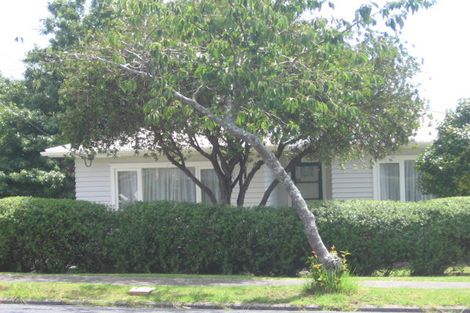 Photo of property in 2/5 Raleigh Road, Northcote, Auckland, 0627