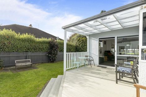 Photo of property in 25a Paynters Avenue, Strandon, New Plymouth, 4312