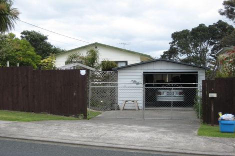 Photo of property in 1407 Whangaparaoa Road, Army Bay, Whangaparaoa, 0930