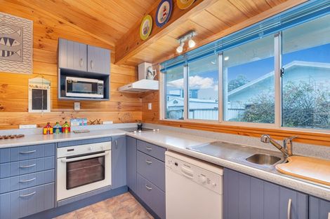 Photo of property in 10 Martin Place, Cooks Beach, Whitianga, 3591