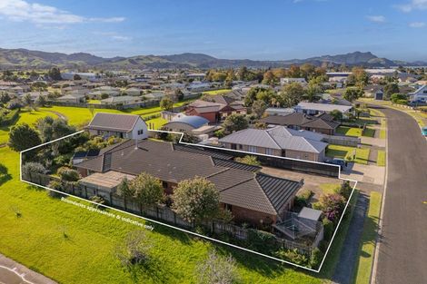 Photo of property in 51 Cholmondeley Crescent, Whitianga, 3510
