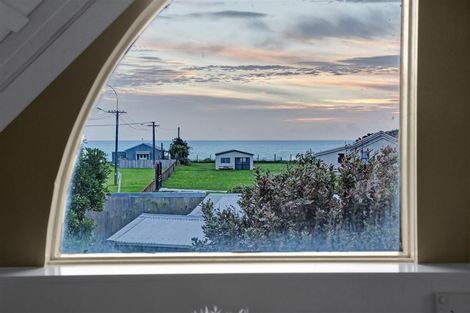 Photo of property in 18 Ohawe Terrace, Ohawe, Hawera, 4671