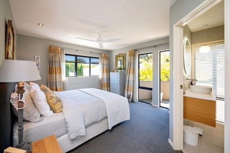 Photo of property in 11 Woodford Heights, Havelock North, 4130