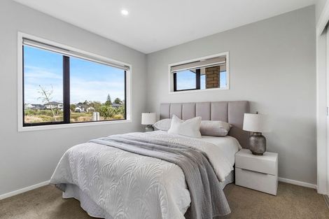 Photo of property in 17 Kahika Grove, Huapai, Kumeu, 0810