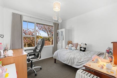 Photo of property in 15 Prestons Road, Redwood, Christchurch, 8051