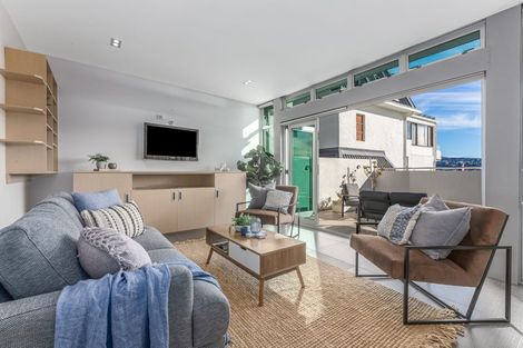 Photo of property in 26 The Crescent, Roseneath, Wellington, 6011